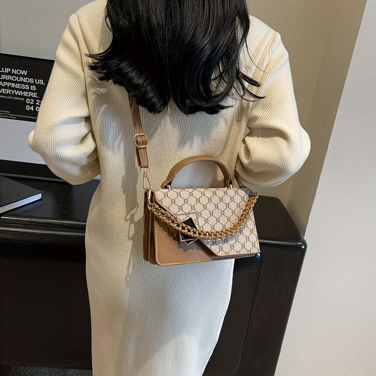 Chic Geometric Print Crossbody Bag with Decorative Chain Strap - Women's