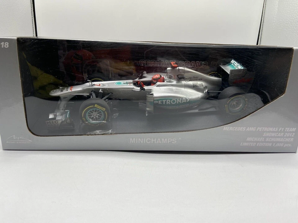 MERCEDES AMG PETRONAS F1 TEAM SHOWCAR 2012 MICHAEL SCHUMACHER - MINICHAMPS 1/18 - Immagine 2 di 4