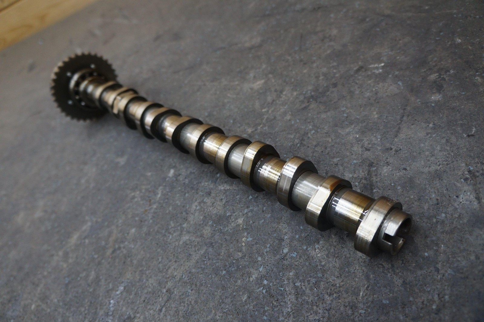 Exhaust Outlet Cam Camshaft Cylinder 5-8 057109008AG 6.0L W12 Bentley Bentayga