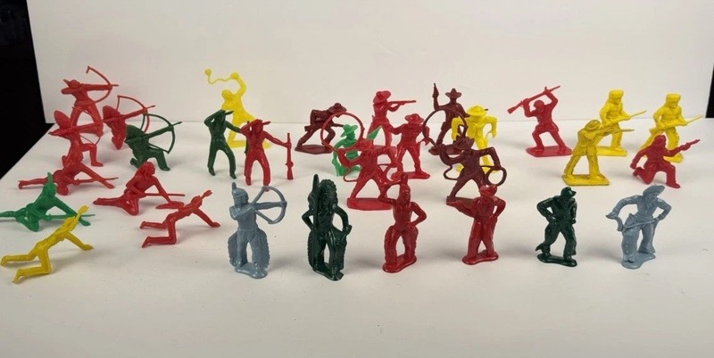 Vintage Lot  31 Cowboy & Indian & Frontiersman Figures, 2”-3”  Some Tim-Mee Toy