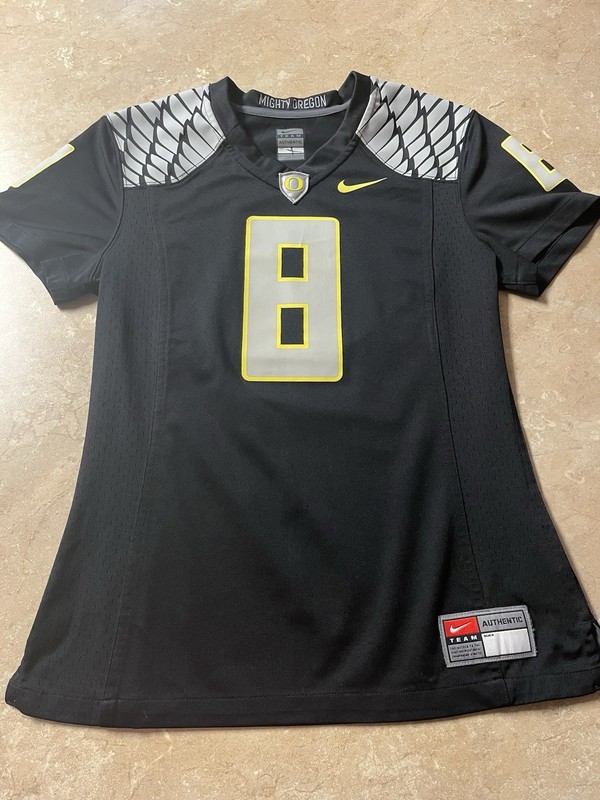#8 Marcus Mariota Woman’s Jersey Size Small-Medium
