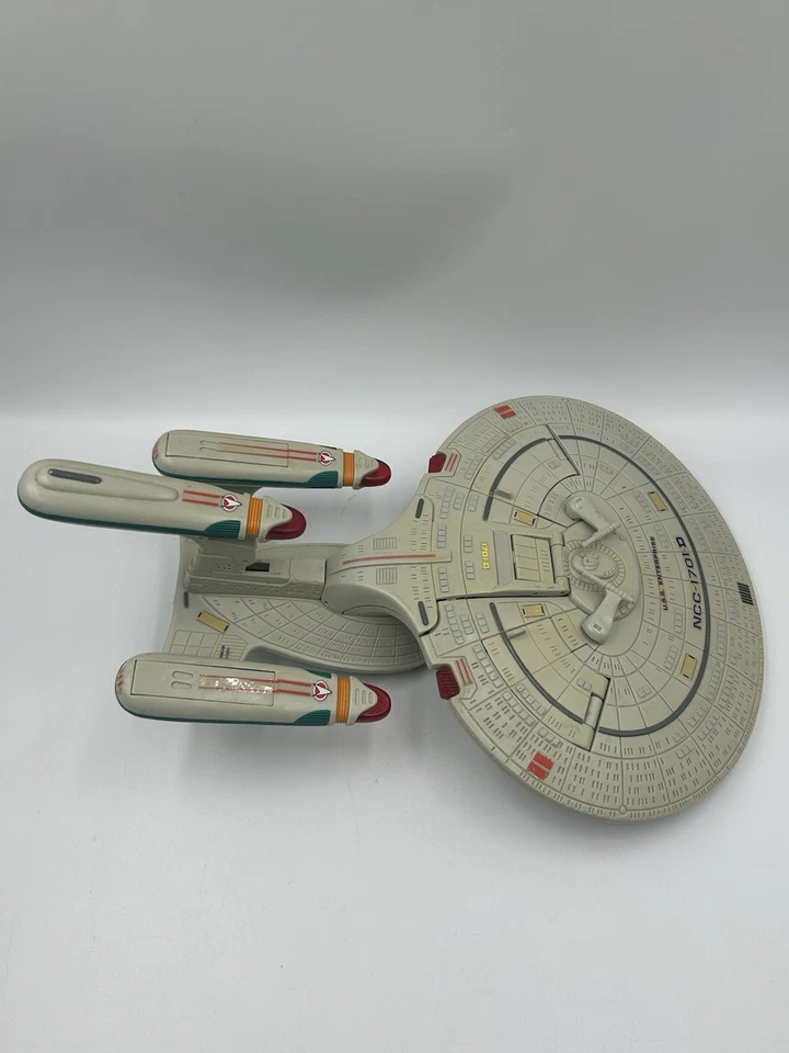 Star Trek Transwarping Starship Enterprise NCC-1701-D Playmates 16077 ~ 1996 - Image 2 of 4