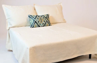 Restoration Hardware Barbara Barry Queen Matelassé Set – Ivory Geometric Jacquar - Image 1 of 4