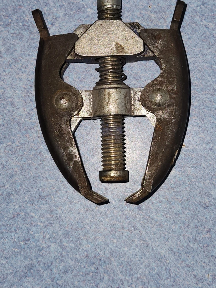 Llave de engranajes batería abrazaderas de terminal extractor KD202 hecho en EE. UU.  Foto 2 de 4