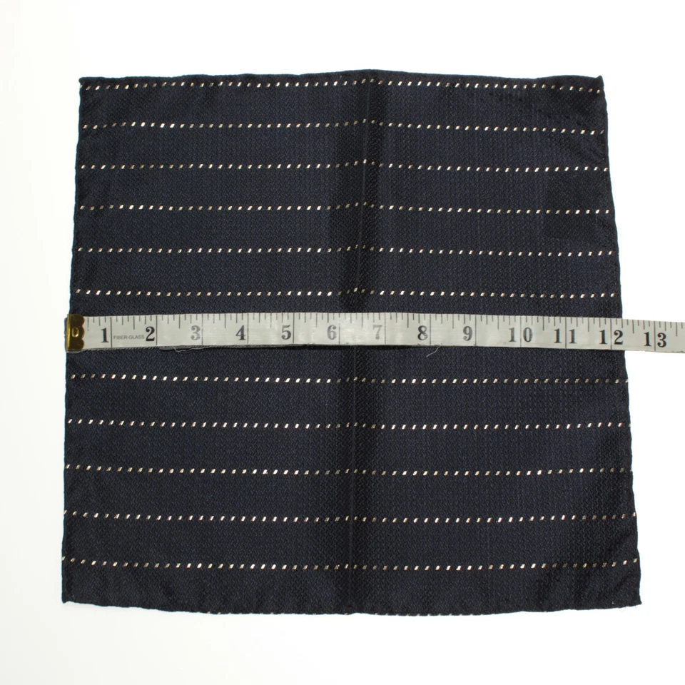 Italo Ferretti Novo com etiquetas bolso de face única quadrado azul marinho com lã/seda dourada 24 KT - Imagem 4 de 4