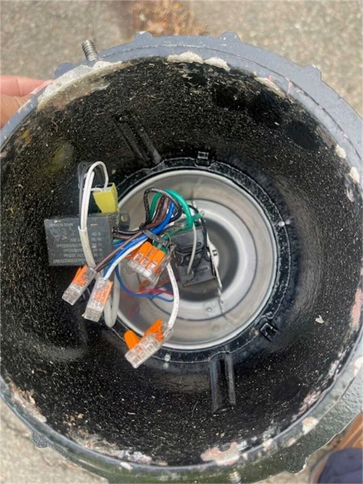 Farola única negra vintage, lámpara de columna farola antigua Foto 3 de 3