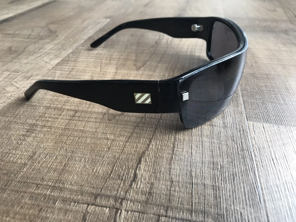 Sabre Vision - Gafas de sol dentales - Negras - Lente gris - $100 Foto 3 de 4