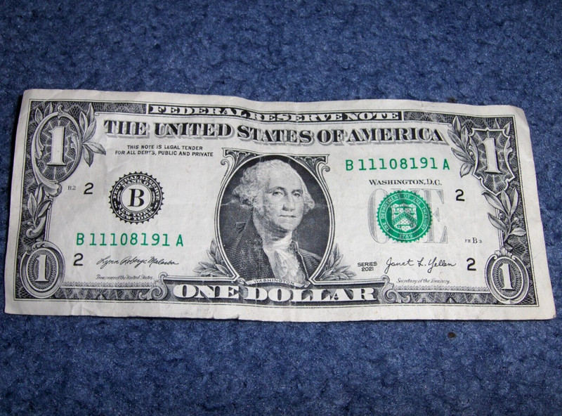 ONE DOLLAR FEDERAL RESERVE NOTE WITH FIVE-OF-A-KIND SERIAL NUMBER FREE SHIPPING!
