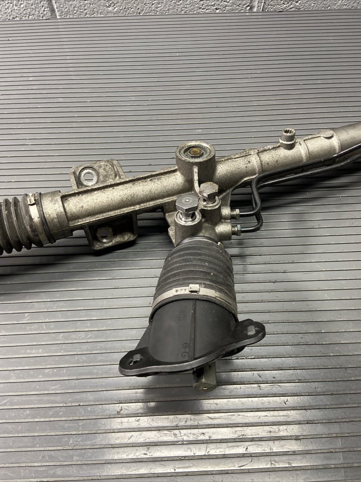 2010-2015 Audi R8 42 V8 4.2L Steering Gear Rack & Pinion 70k Mil OEM *NOTE