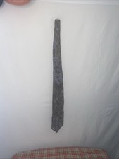 Men's Neck Tie 417 by Van Heusen Paisley Blue 58 x 4 100% Silk Made In USA