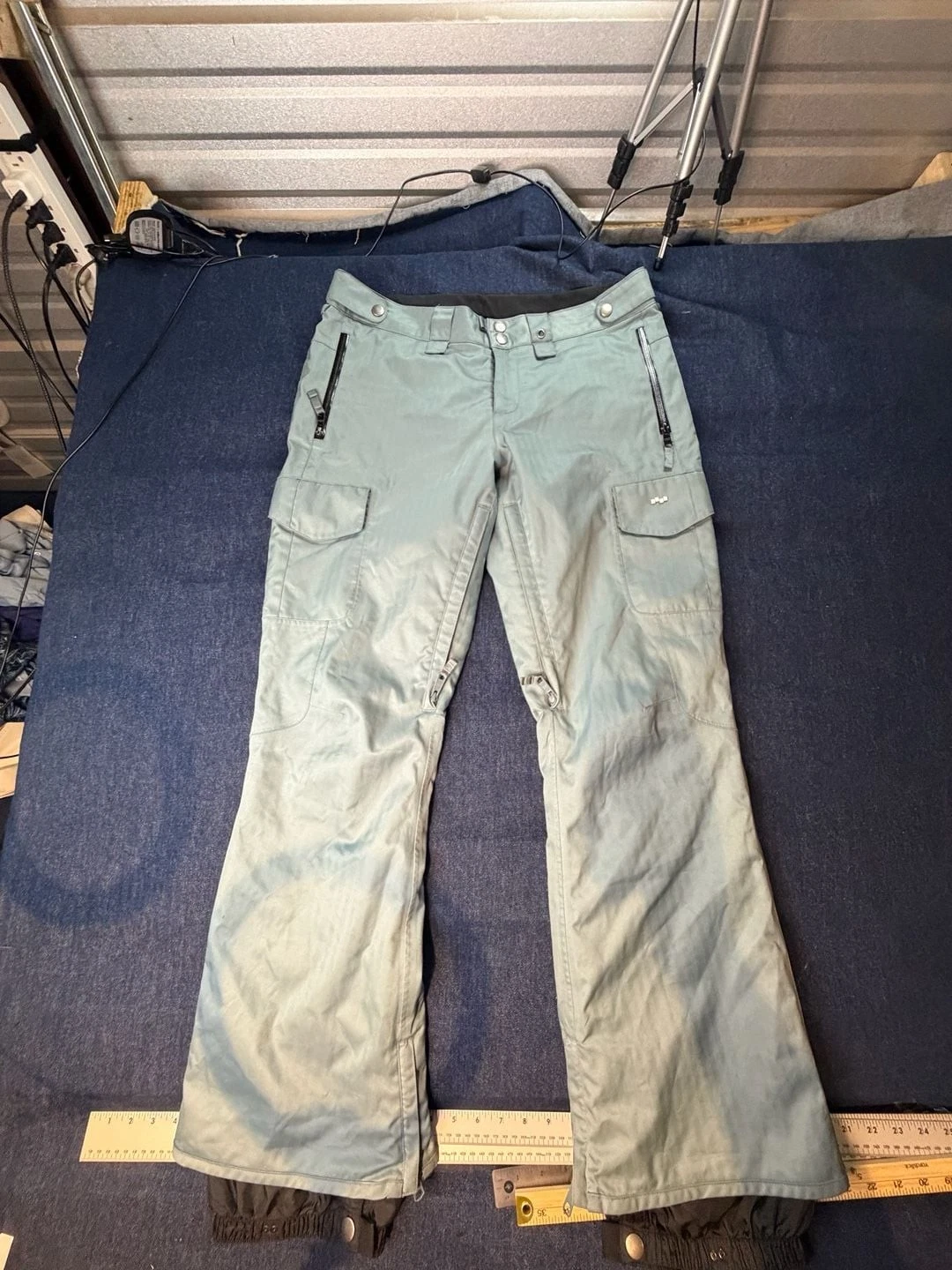 Foursquare Outerwear Women's Size L Cargo Snowboard Ski Pants
Opens in a new window or tab