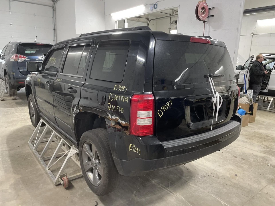 Used Washer Fluid Reservoir fits: 2015 Jeep Patriot  Grade A Foto 2 de 4