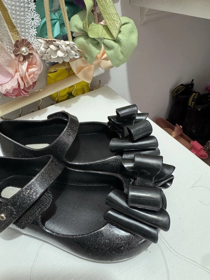 Arco negro Mini Melissa talla 8 para niños pequeños Foto 3 de 4