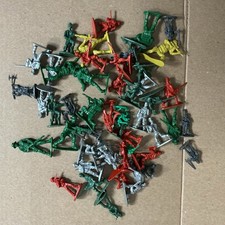 Lot 2 Oz Plastic Toy Soldier Army Men Miniature Lot Green Play Red