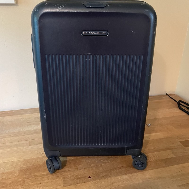 Briggs & Riley Essential 22" Carry-On Expandable Spinner - Highly rated Buy It For Life recommendation