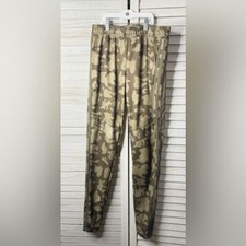 Adidas work out Pant. Camo. Excellent Condition. Size Small. Size ankle Zippers