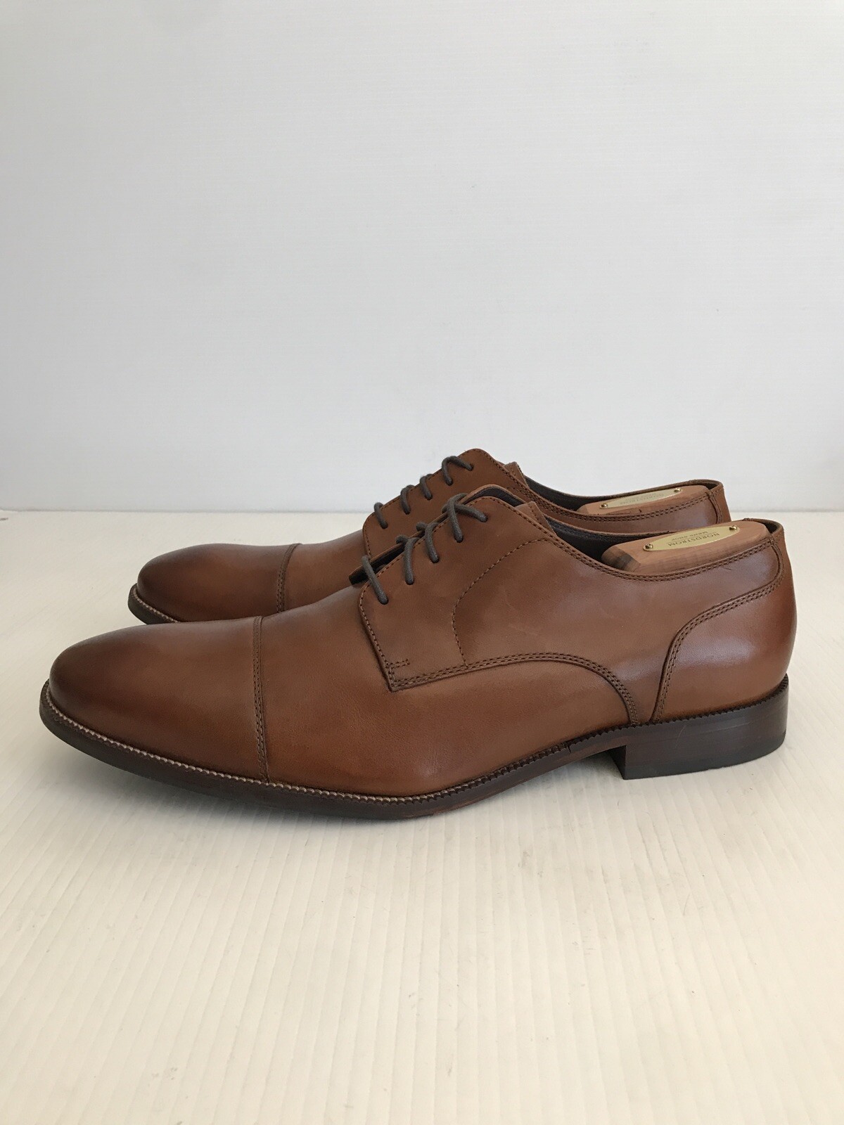 SAOLA Cole Haan Benton Punta a berretto in pelle Derby II C24120 Tan britannico 12 M (X50)