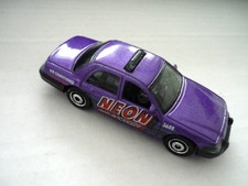 Matchbox Ford Crown Victoria 1:71 Taxi Neon C...