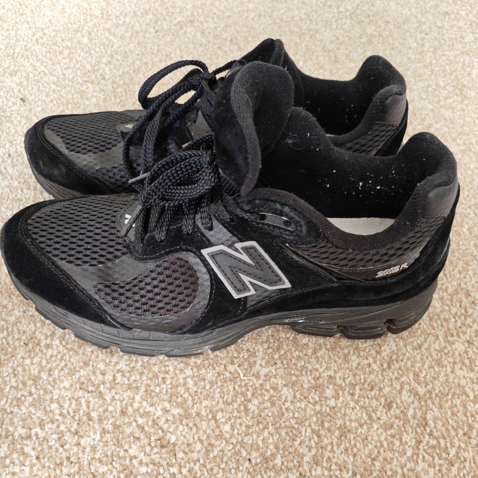 New Balance 2002R “Mesh Black Metallic” M2002WB Men’s uk8 image 9