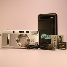 Fujifilm Digital Camera FinePix F700 6.3MP Silver Tested Full Working Set