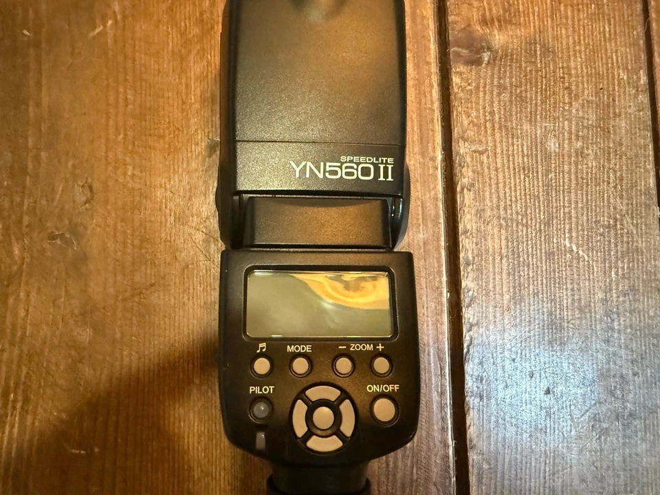 Yongnuo Digital Speedlite YN560-II Shoe Mount Camera Flash - Image 4 of 4