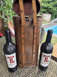 Original von Till Lindemann signierter TL Herz Weinflaschenhalter mit 2 TL Herz