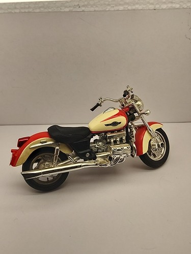 Maitso Road &Track 1/18 Scale Motorcycle Die Cast Replica Honda F6 Valkyrie
