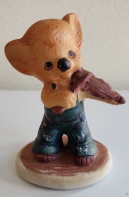 VINTAGE CUTE KOALA BEAR IN DUNGAREES FIGURINE PLAYING THE VIOLIN FIDDLE 3.5''