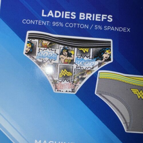 Women's Wonder Women 2 Panty Briefs Underwear & Socks 3 Pc Gift Set Size Small - Picture 3 of 4