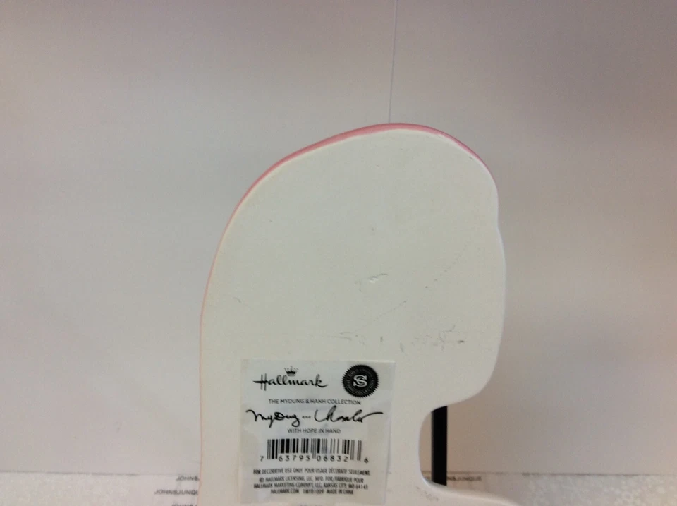 “EVERYONE IS THE AGE OF THEIR HEART” HALLMARK NEW CERAMIC PLAQUE WITH STAND - Image 2 of 3