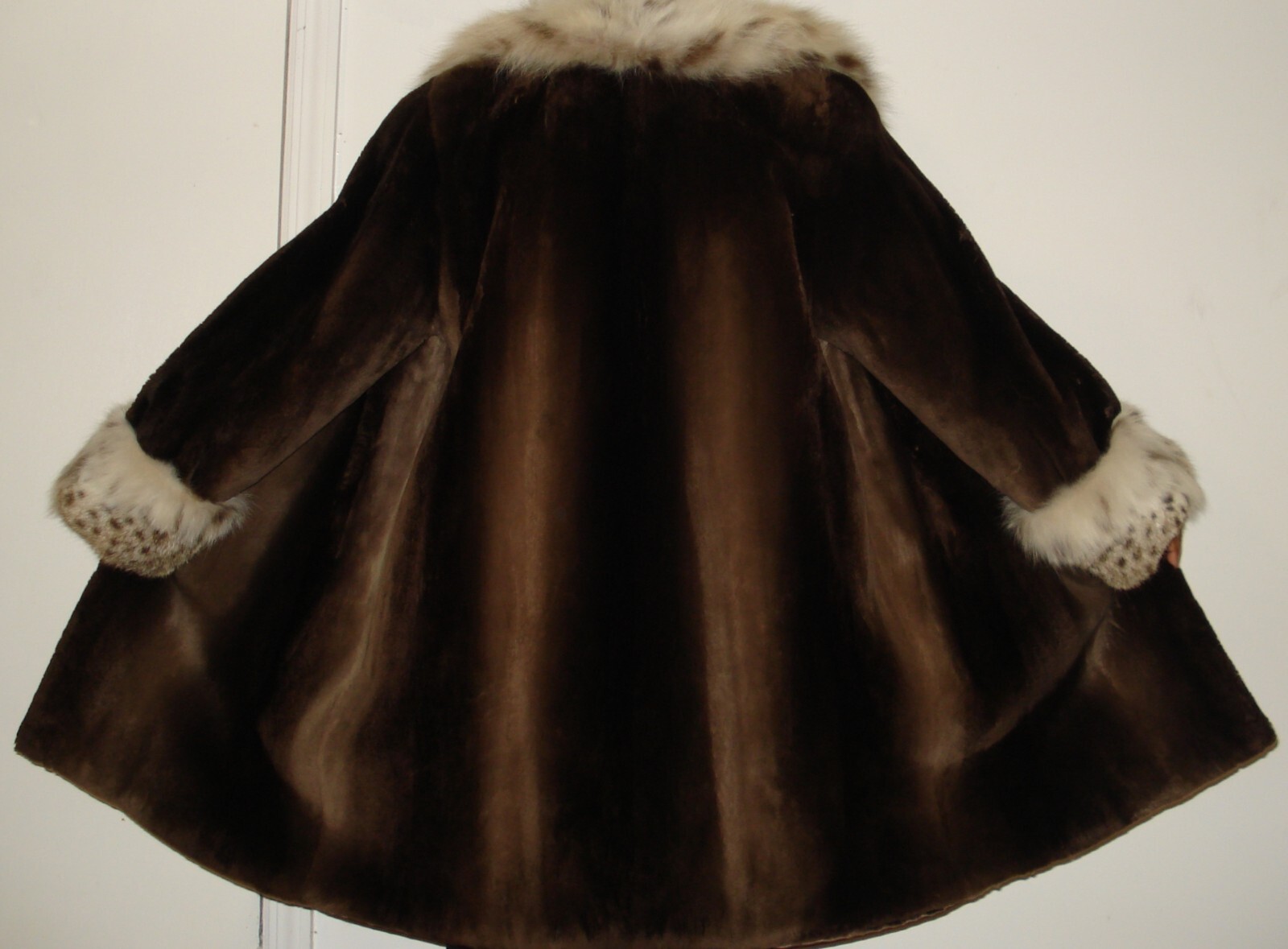 Spotted White Fox & Sheared Beaver Fur Coat Size … - image 3