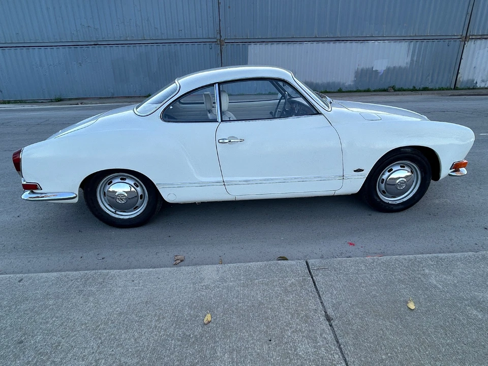 Volkswagen Karmann Ghia 1970  Foto 4 de 4