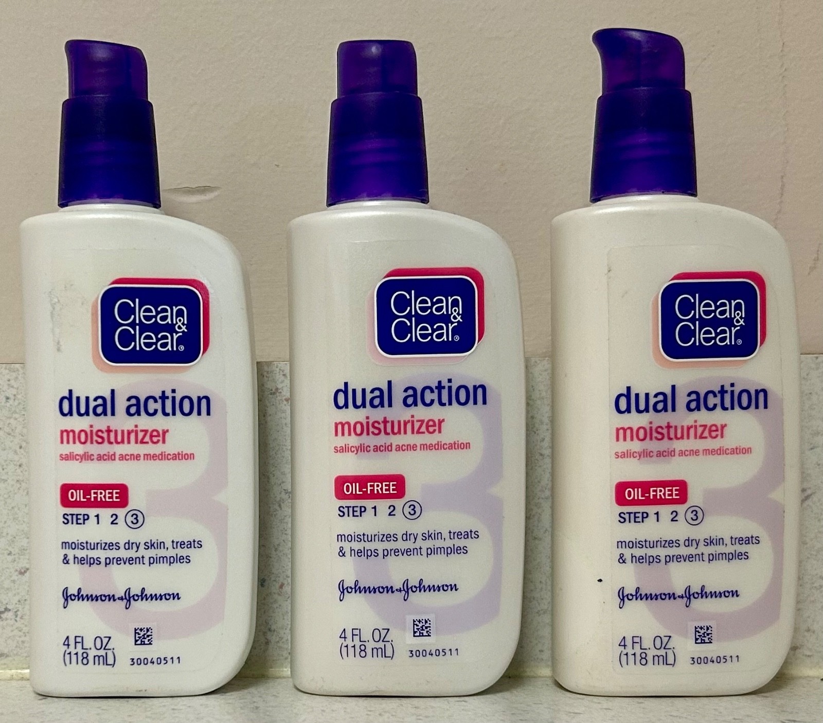 3 Clean & Clear Dual Action Moisturizer Oil-Free  Old Formul