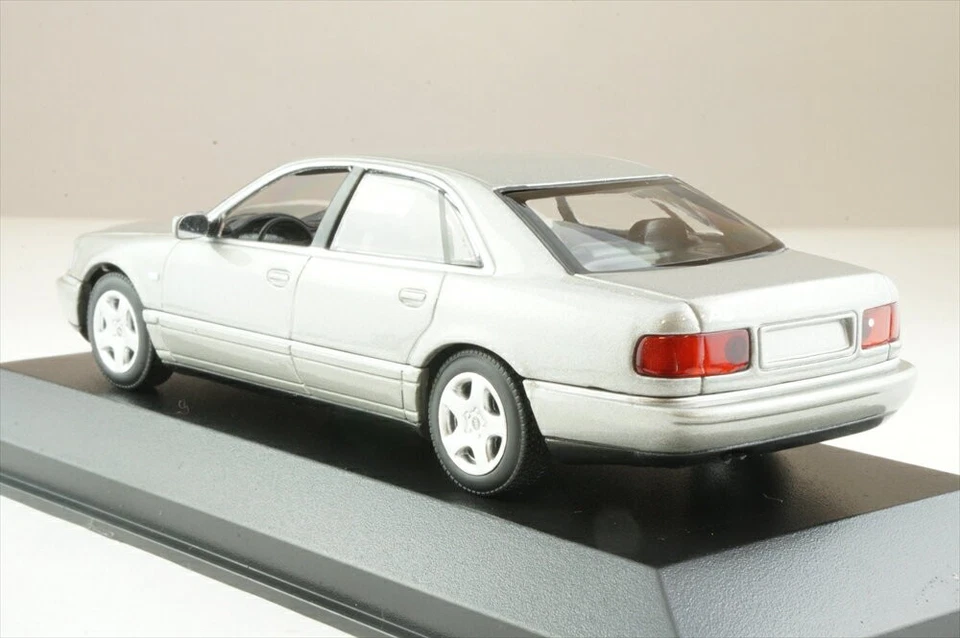 Maxichamps 1/43 Audi A8 1999 argento metallizzato pressofuso modello - Immagine 2 di 2