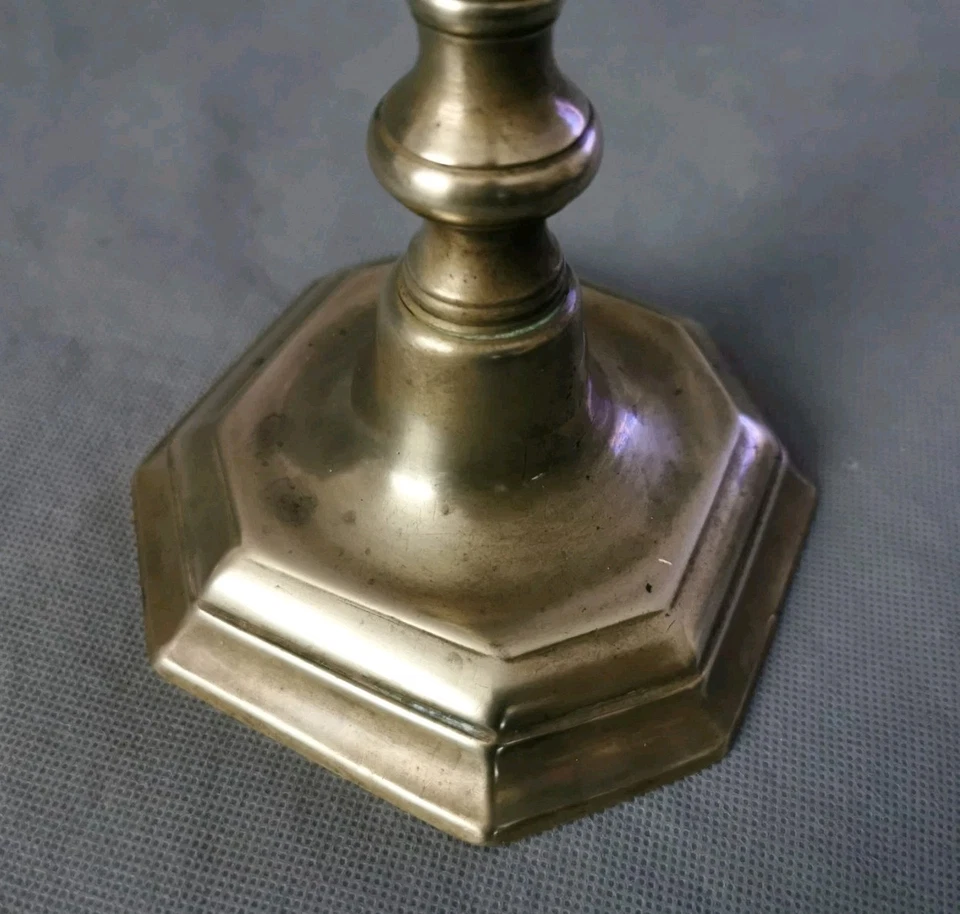 Bougeoir chandelier balustre en laiton/bronze 18 ème siècle - Photo 4/4