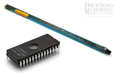 Lot of Vintage ('82) DIP (28-pin) ''EPROM'' Plastic Chips (13), AMD (#AM2764-25DC)