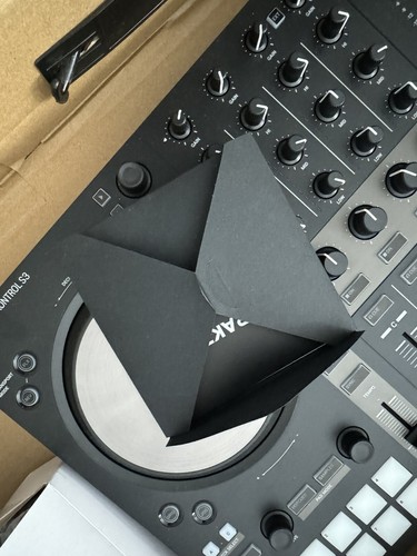 Native Instruments Traktor Kontrol S3 4 Channel DJ Controller - Black - Picture 4 of 6