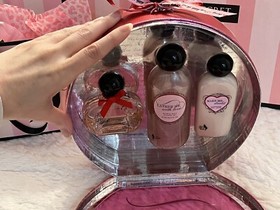 NIB VTG Victoria&rsquo;s Secret SEXY LITTLE THINGS Perfume Spray/Lotion/Gel 3 GIFT SET
