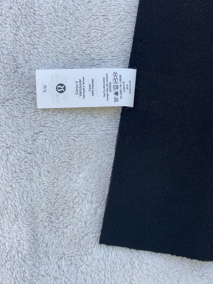 Estera de yoga de viaje negra Lululemon Carry Onwards 71x26 usada - estera de tela Foto 2 de 4