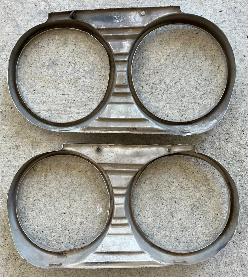 Juego de biseles de faros Chevrolet Chevelle, Malibu y El Camino 1967 OEM Foto 2 de 4