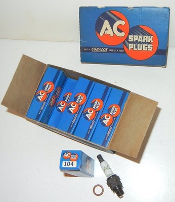 VINTAGE BOX OF 10 AC SPARK PLUGS 104 NOS