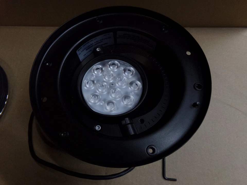 Par de luzes de LED de qualidade de museu. No solo nivelado ou em concreto - Imagem 4 de 4