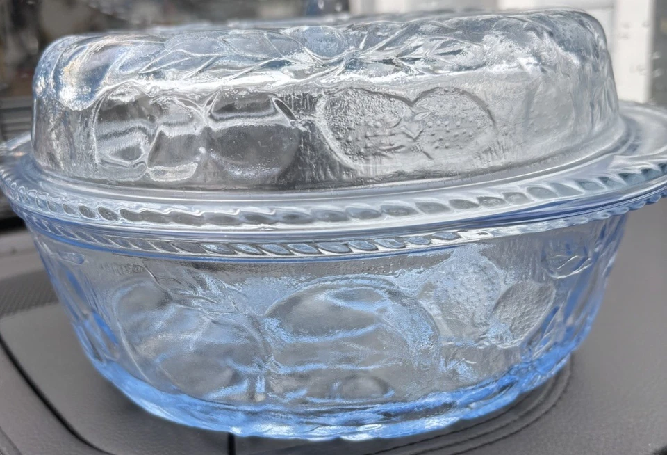 Vintage Libbey "Orchard Fruit" green 3 qt Glass Covered Casserole dish - Image 2 of 4