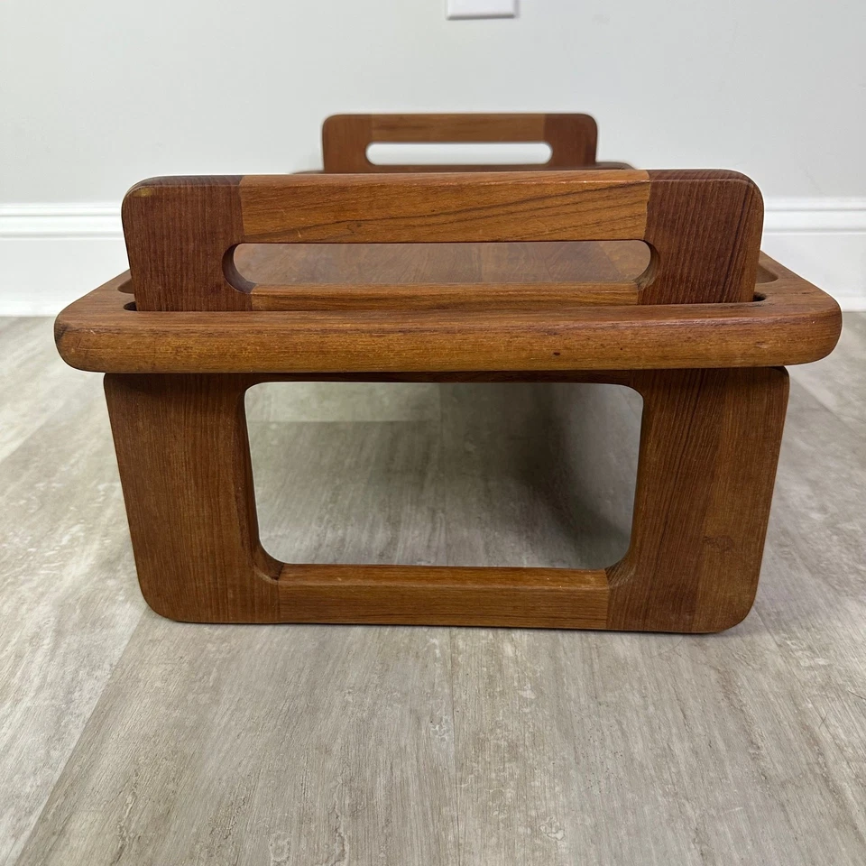 Bandeja de desayuno Dansk MCM de madera danesa moderna de teca para TV  Foto 3 de 4