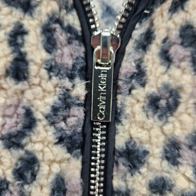 Chaqueta con capucha y cremallera con estampado de leopardo talla mediana de Calvin Klein para mujer Foto 4 de 4