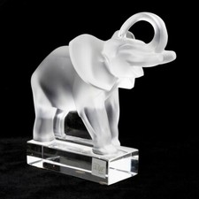 Raro elefante in cristallo smerigliato Lalique firmato e con adesivo originale
