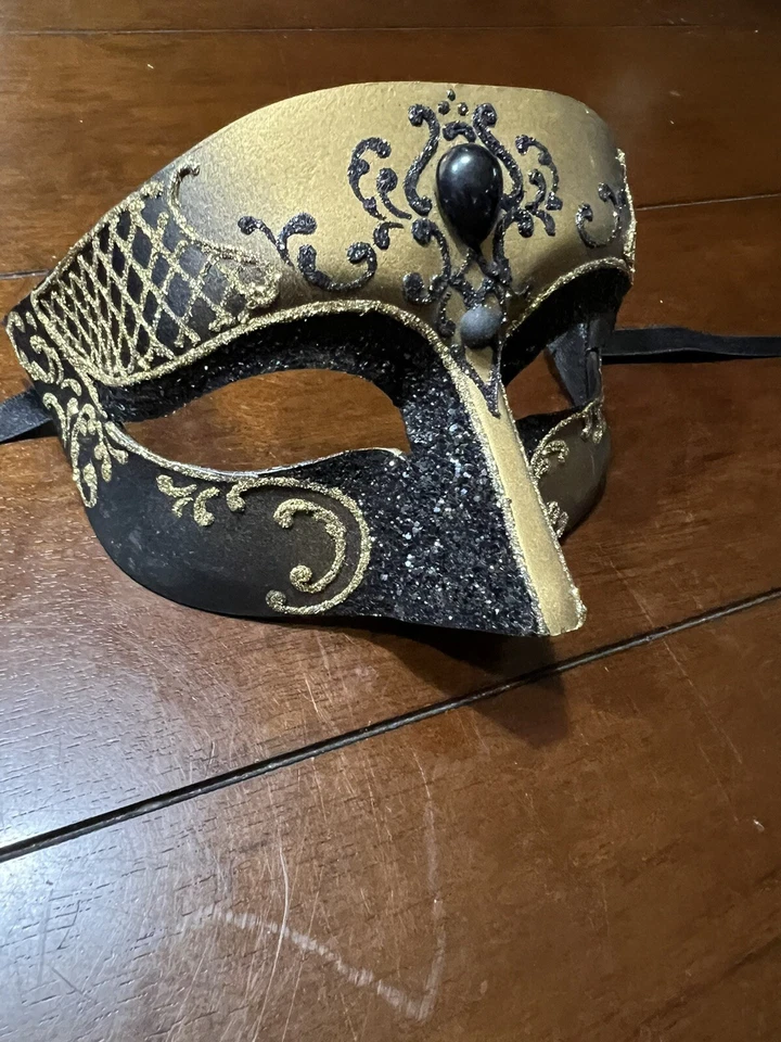 Vintage Hand Crafted Venezia Italy Masquerade Mardi Gras Mask Black & Gold - Image 2 of 4