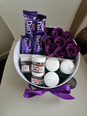 Bellissimo cappello Banbury viola Nutella Yankee latte caseificio fiori cesto regalo