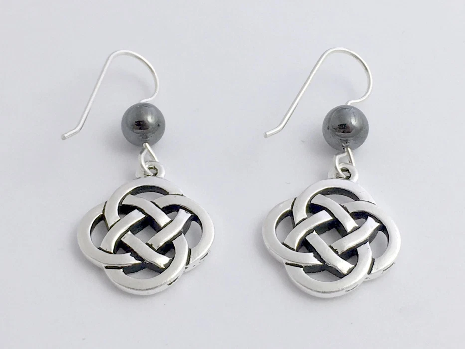 Pendientes colgantes grandes redondos de peltre y plata de ley con nudo celta-hematita, gris Foto 2 de 2