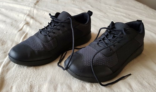 plain black running trainers